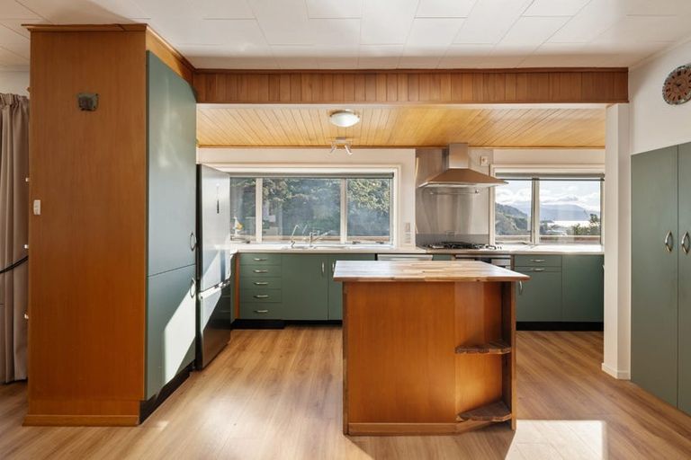 Photo of property in 14 Cornwall Street, Picton, 7220