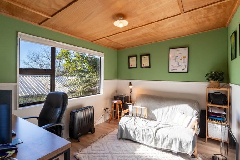 Photo of property in 124 Wyndham Road, Pinehaven, Upper Hutt, 5019