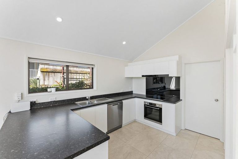 Photo of property in 21 Nevada Drive, Merrilands, New Plymouth, 4312