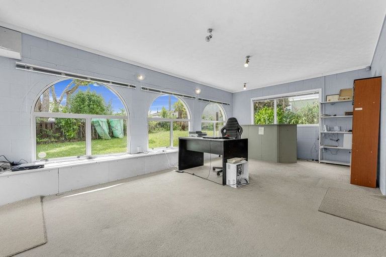 Photo of property in 4 Seakens Way, Glen Eden, Auckland, 0602