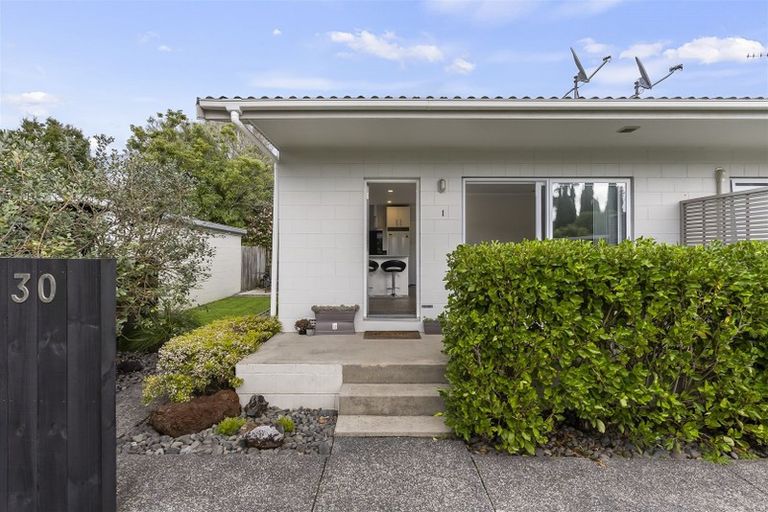 Photo of property in 30 Chartwell Avenue, Glenfield, Auckland, 0629