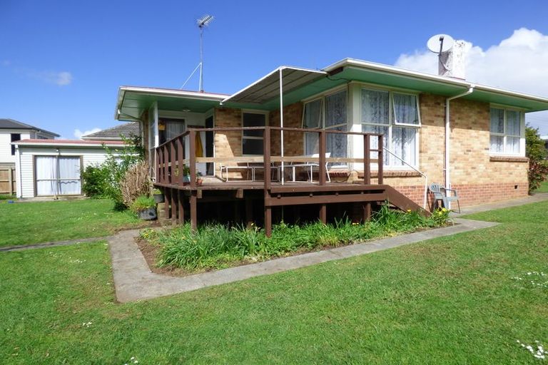 Photo of property in 11 Lloyd Avenue, Papatoetoe, Auckland, 2025