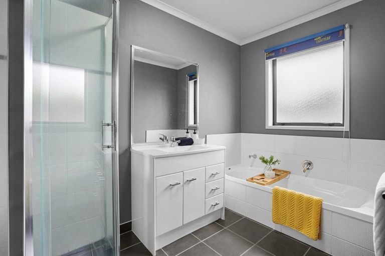 Photo of property in 109 Farnborough Drive, Grandview Heights, Hamilton, 3200