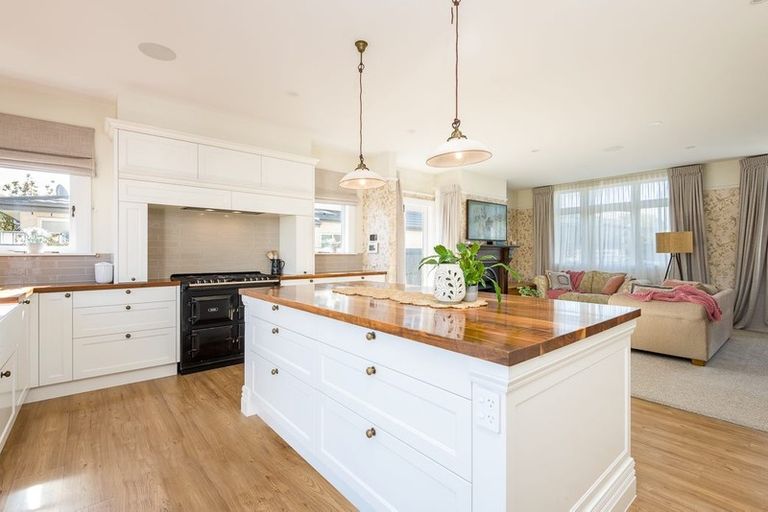 Photo of property in 4 Kahu Road, Riccarton, Christchurch, 8041