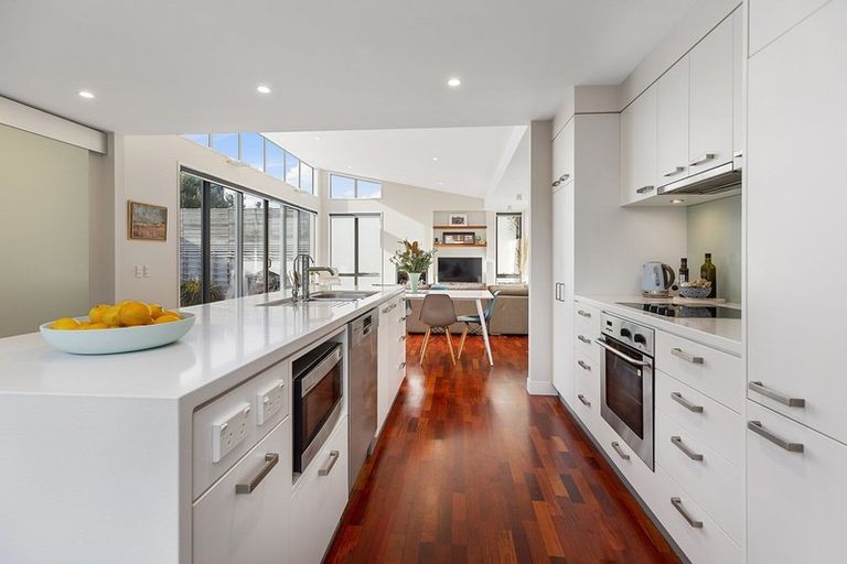 Photo of property in 6 Boardwalk Lane, Seatoun, Wellington, 6022