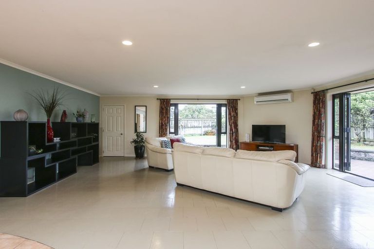 Photo of property in 35 Riverstone Road, Te Atatu Peninsula, Auckland, 0610