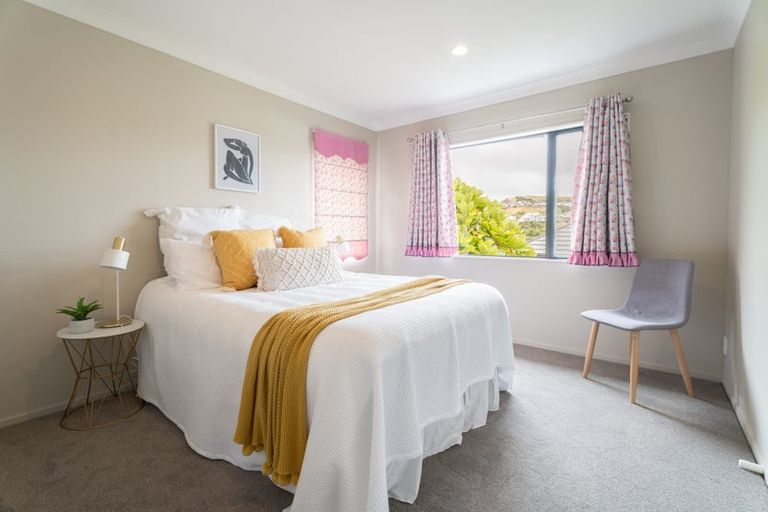 Photo of property in 6 Erlestoke Crescent, Churton Park, Wellington, 6037