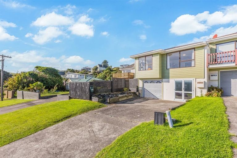 Photo of property in 2b Whanake Street, Titahi Bay, Porirua, 5022