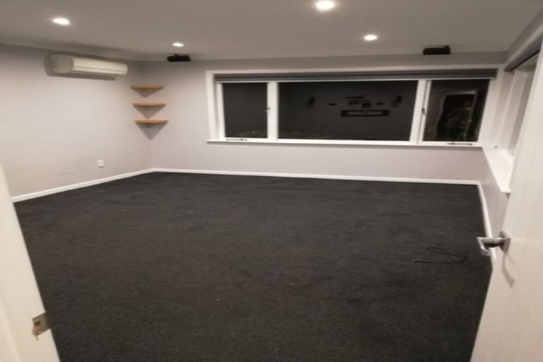 Photo of property in 968 East Coast Road, Northcross, Auckland, 0632