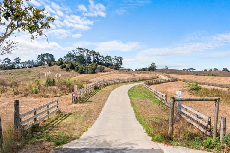 Photo of property in 101 Wintour Road, Waimauku, 0881