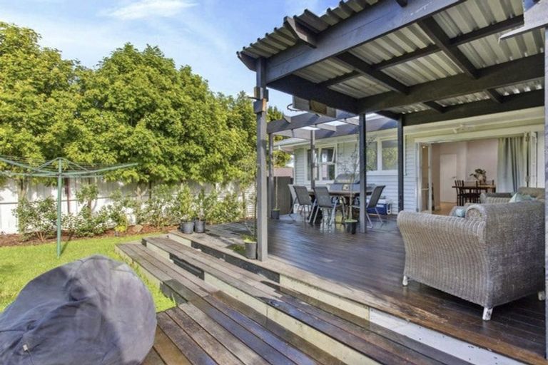 Photo of property in 15 Kingdale Road, Henderson, Auckland, 0610