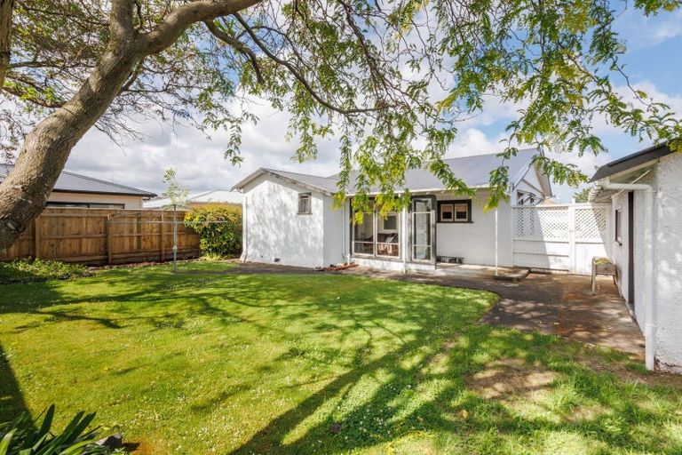 Photo of property in 19 Brightwater Terrace, Terrace End, Palmerston North, 4410