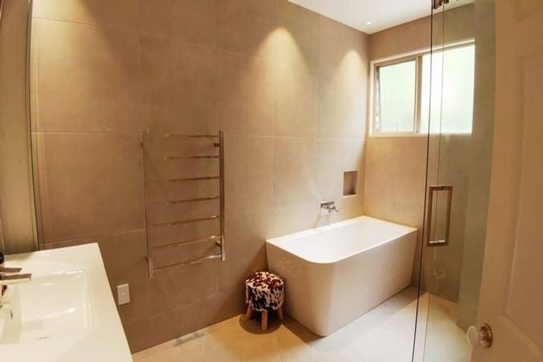 Photo of property in 2/18 Waipa Street, Birkenhead, Auckland, 0626