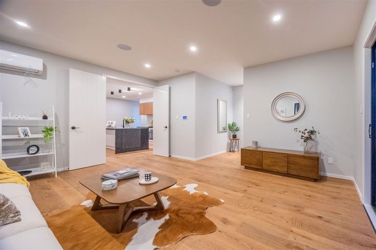 Photo of property in 17 Mcindoe Road, Kumeu, 0810