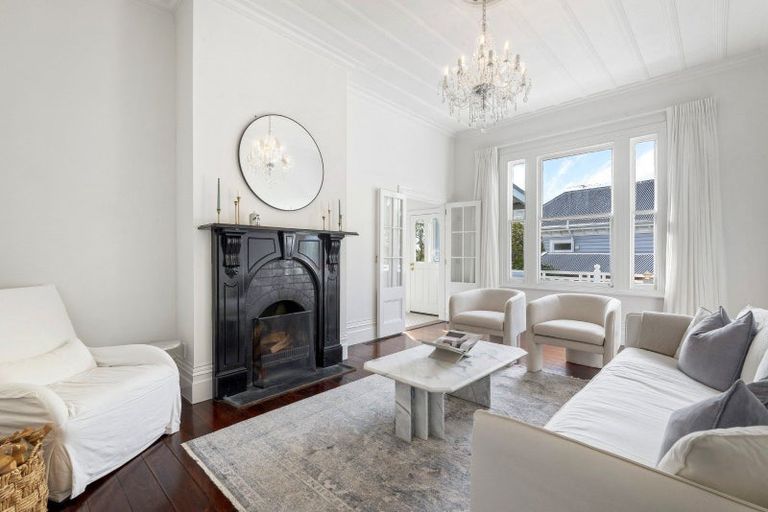 Photo of property in 8 Maritime Terrace, Birkenhead, Auckland, 0626