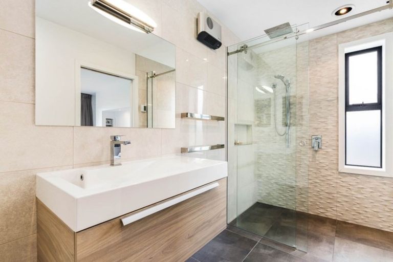 Photo of property in 7 Magnetic Place, Cromwell, 9310