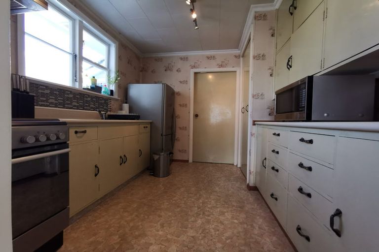 Photo of property in 219 Cambridge Terrace, Naenae, Lower Hutt, 5011