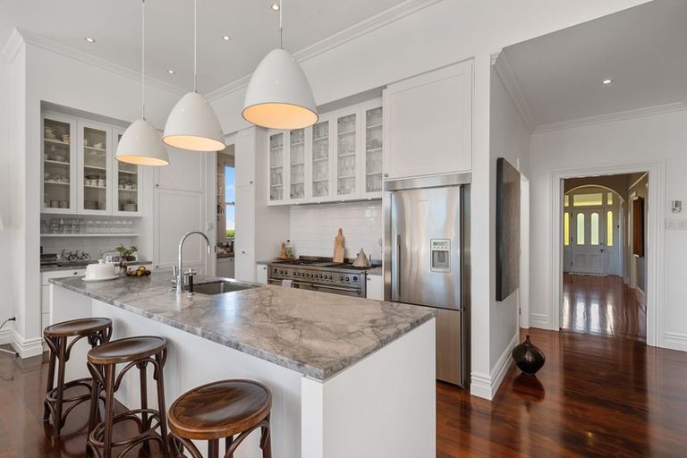 Photo of property in 77 Hinemoa Street, Birkenhead, Auckland, 0626