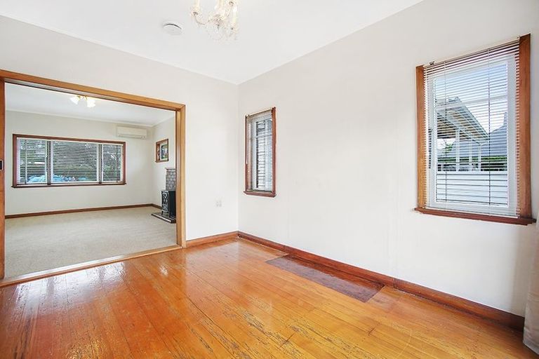 Photo of property in 33 St Michaels Avenue, Point Chevalier, Auckland, 1022