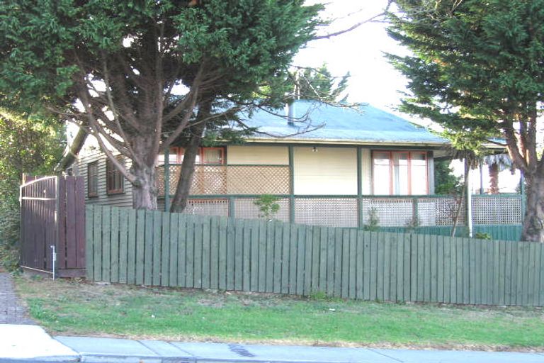 Photo of property in 1/126 Hepburn Road, Glendene, Auckland, 0602
