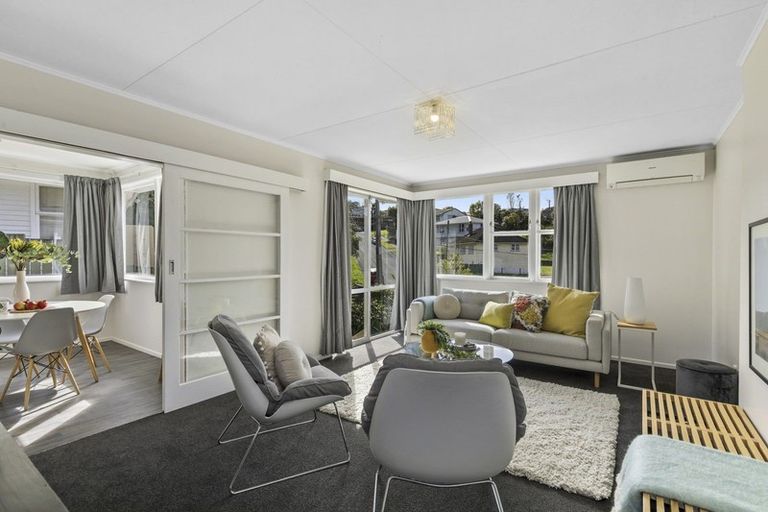 Photo of property in 49 Bird Grove, Stokes Valley, Lower Hutt, 5019