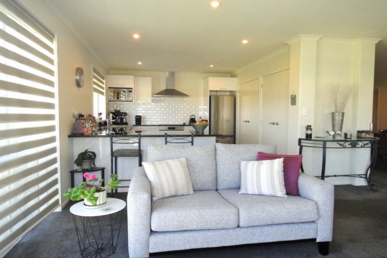 Photo of property in 6 Ara Kahika Lane, One Tree Point, 0118