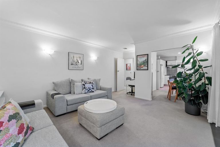 Photo of property in 4/2 Argyle Terrace, Milford, Auckland, 0620