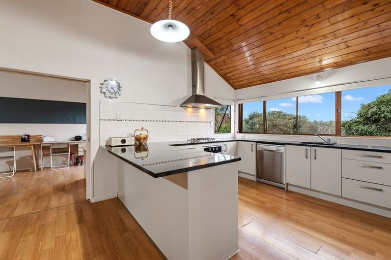 Photo of property in 29 Kennedy Avenue, Forrest Hill, Auckland, 0620