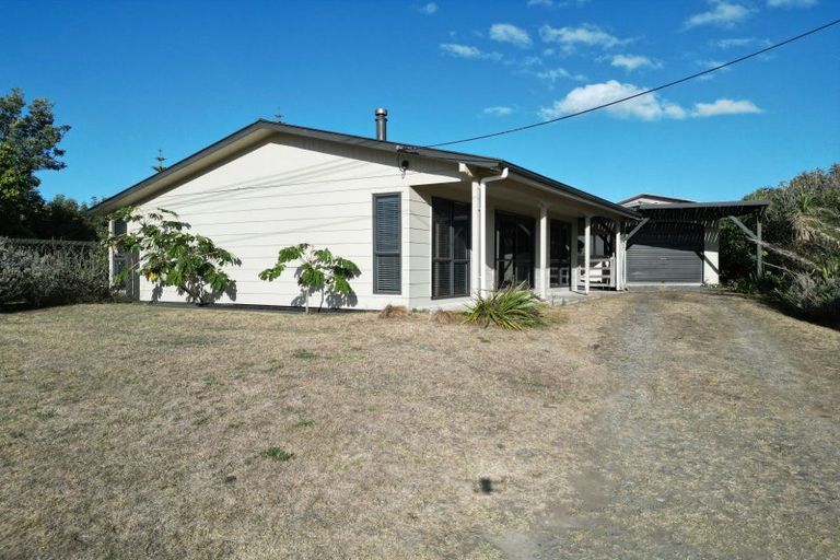Photo of property in 3 Brown Terrace, Foxton Beach, Foxton, 4815