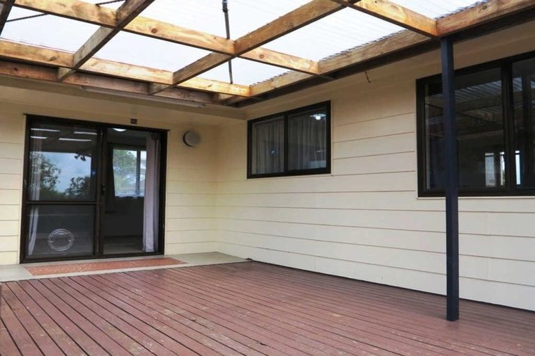 Photo of property in 90 Sunvue Road, Glen Eden, Auckland, 0602