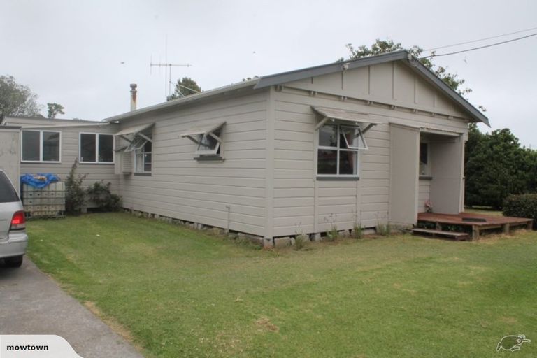 Photo of property in 20 Domett Street, Opunake, 4616