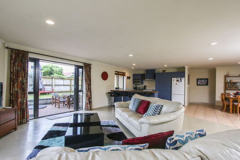 Photo of property in 35 Riverstone Road, Te Atatu Peninsula, Auckland, 0610