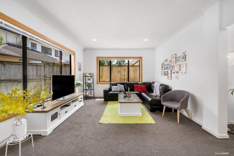 Photo of property in 5 Sayes Close, East Tamaki, Auckland, 2013