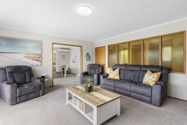 Photo of property in 5 Higham Ferrers Place, Red Beach, 0932