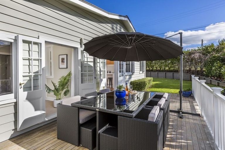 Photo of property in 13 Blacks Road, Greenhithe, Auckland, 0632