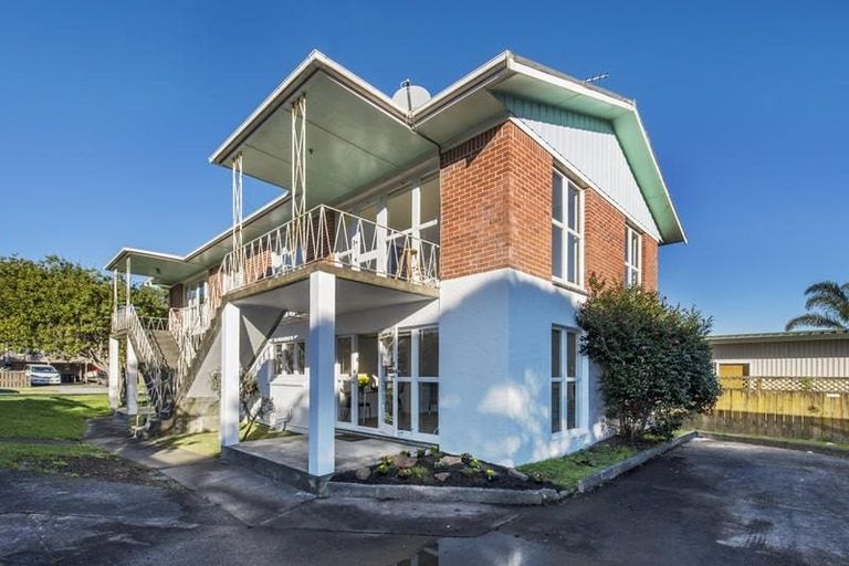 Photo of property in 2/19 Thatcher Street, Mission Bay, Auckland, 1071