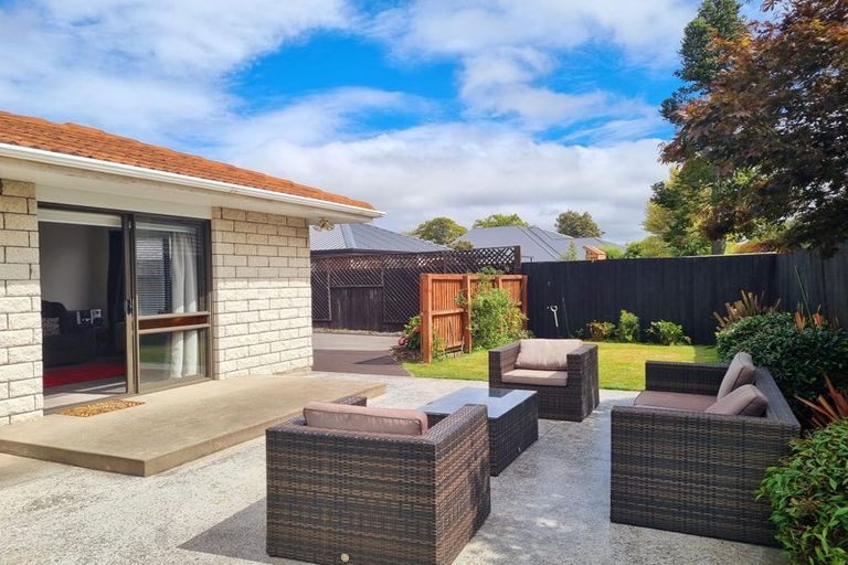 Photo of property in 2/5 Gibbs Place, Halswell, Christchurch, 8025