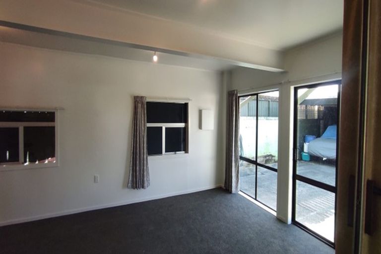 Photo of property in 20 Christmas Road, Manurewa, Auckland, 2102