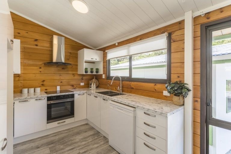 Photo of property in 30 Hookway Grove, Paraparaumu, 5032