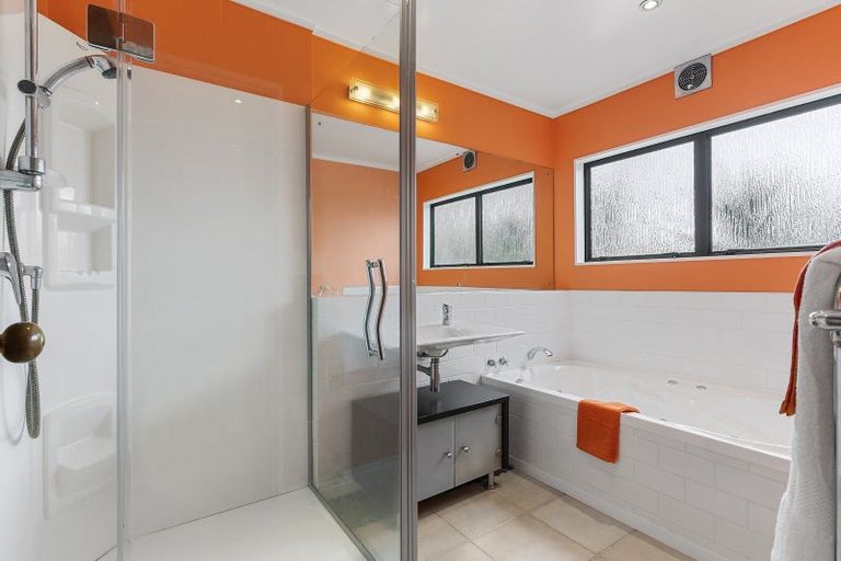 Photo of property in 77a Mirrabooka Avenue, Botany Downs, Auckland, 2010