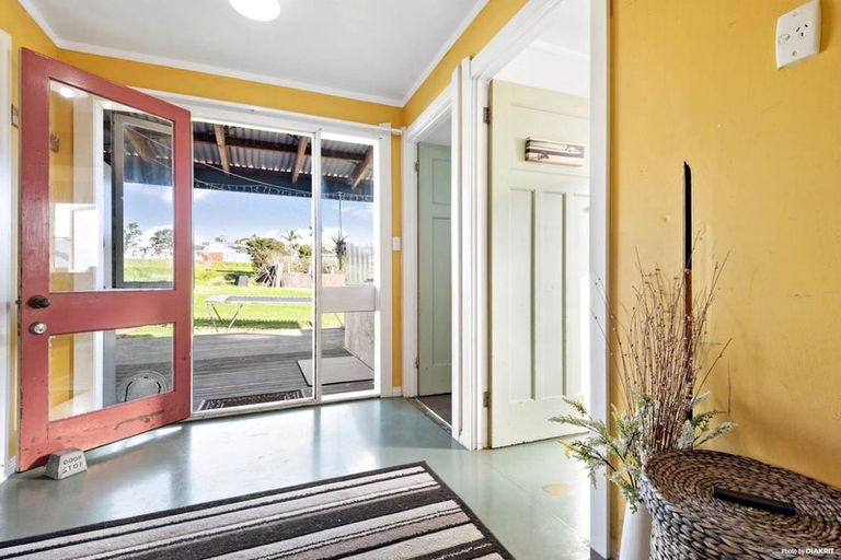 Photo of property in 65 Clayburn Road, Glen Eden, Auckland, 0602