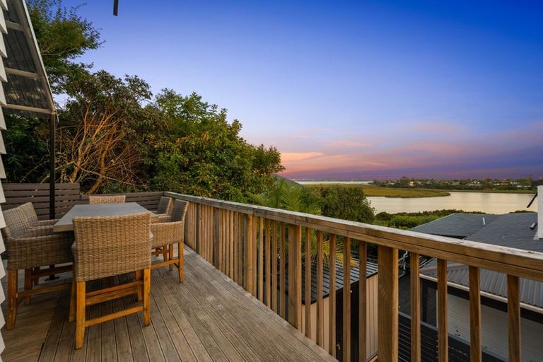 Photo of property in 17a Constable Lane, West Harbour, Auckland, 0618