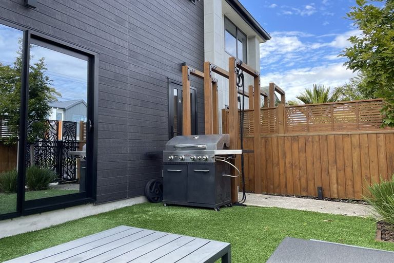 Photo of property in 86a Vodanovich Road, Te Atatu South, Auckland, 0610