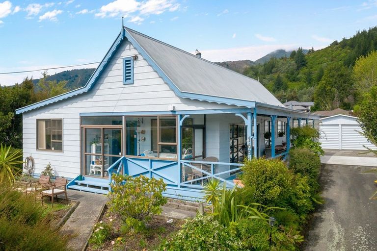Photo of property in 168 Waikawa Road, Picton, 7220