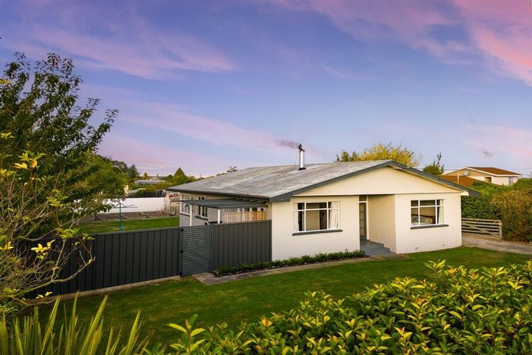 Photo of property in 6 Oxford Street, Waimate, 7924