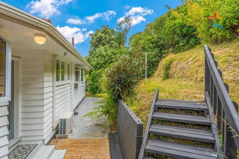 Photo of property in 42 Akatea Road, Korokoro, Lower Hutt, 5012