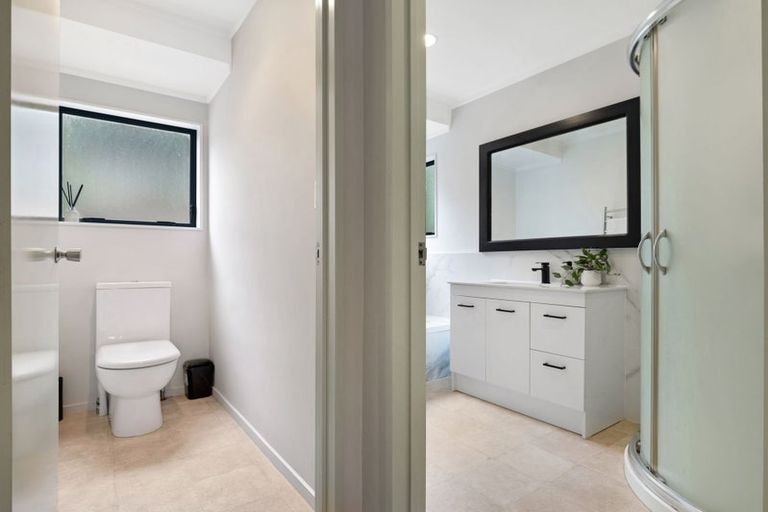 Photo of property in 2/32 Hand Road, Helensville, 0800