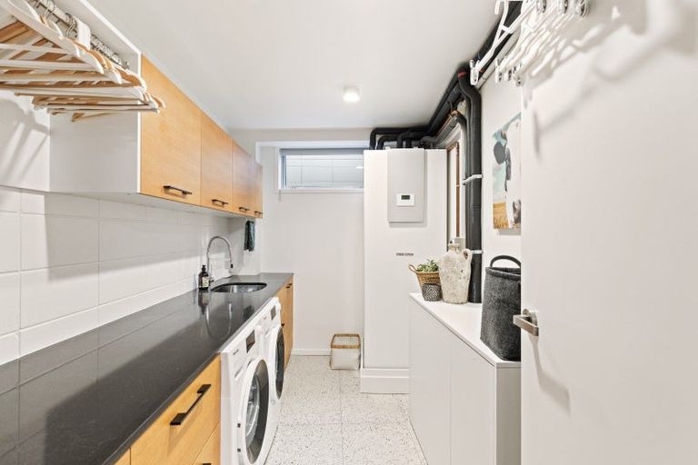 Photo of property in Weekeston Apartments, 2 Nobs Line, Strandon, New Plymouth, 4312