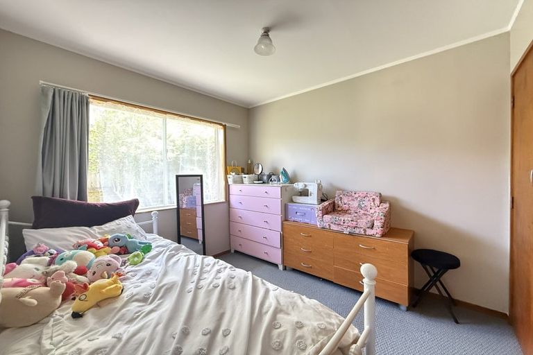 Photo of property in 2/9 Windy Ridge Road, Glenfield, Auckland, 0629