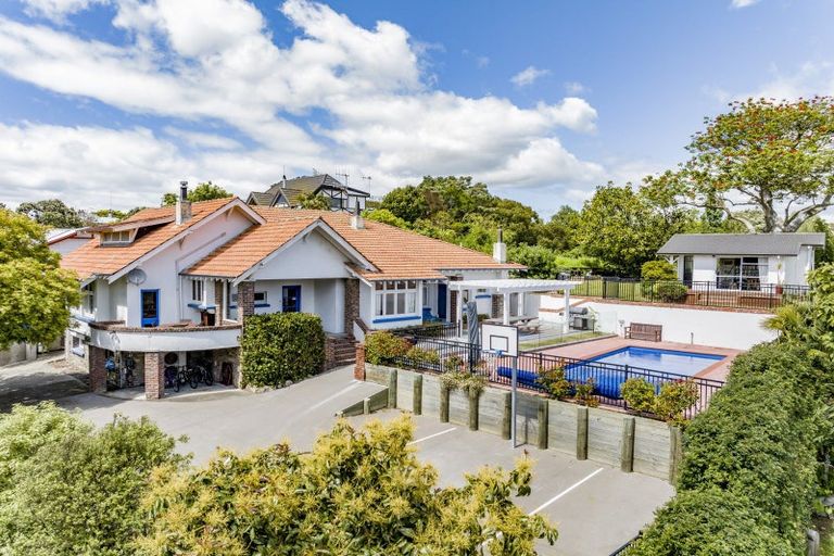 Photo of property in 60 Milton Road, Bluff Hill, Napier, 4110